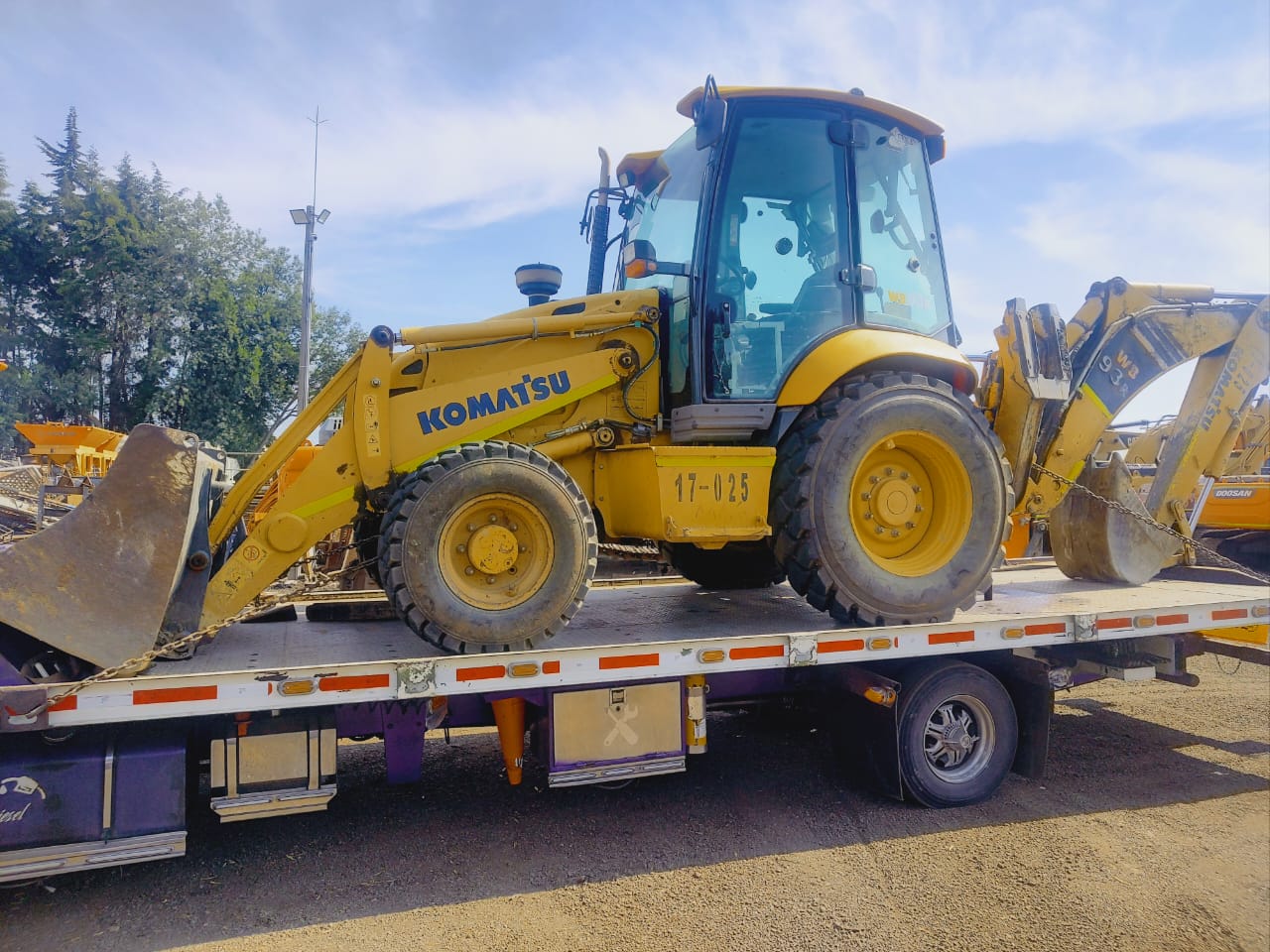 RETROEXCAVADORA KOMATSU WB93R-5RO - Image 3