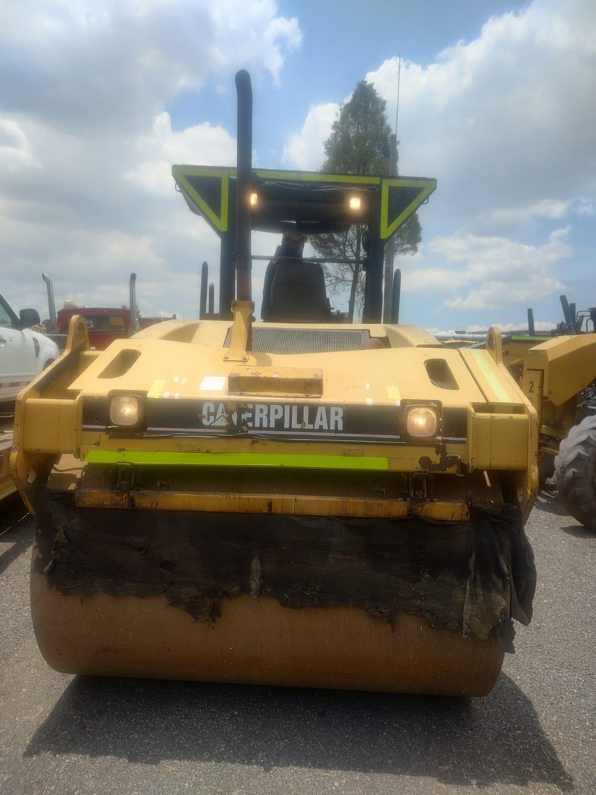 VIBROCOMPACTADOR CAT CB5340 EAA