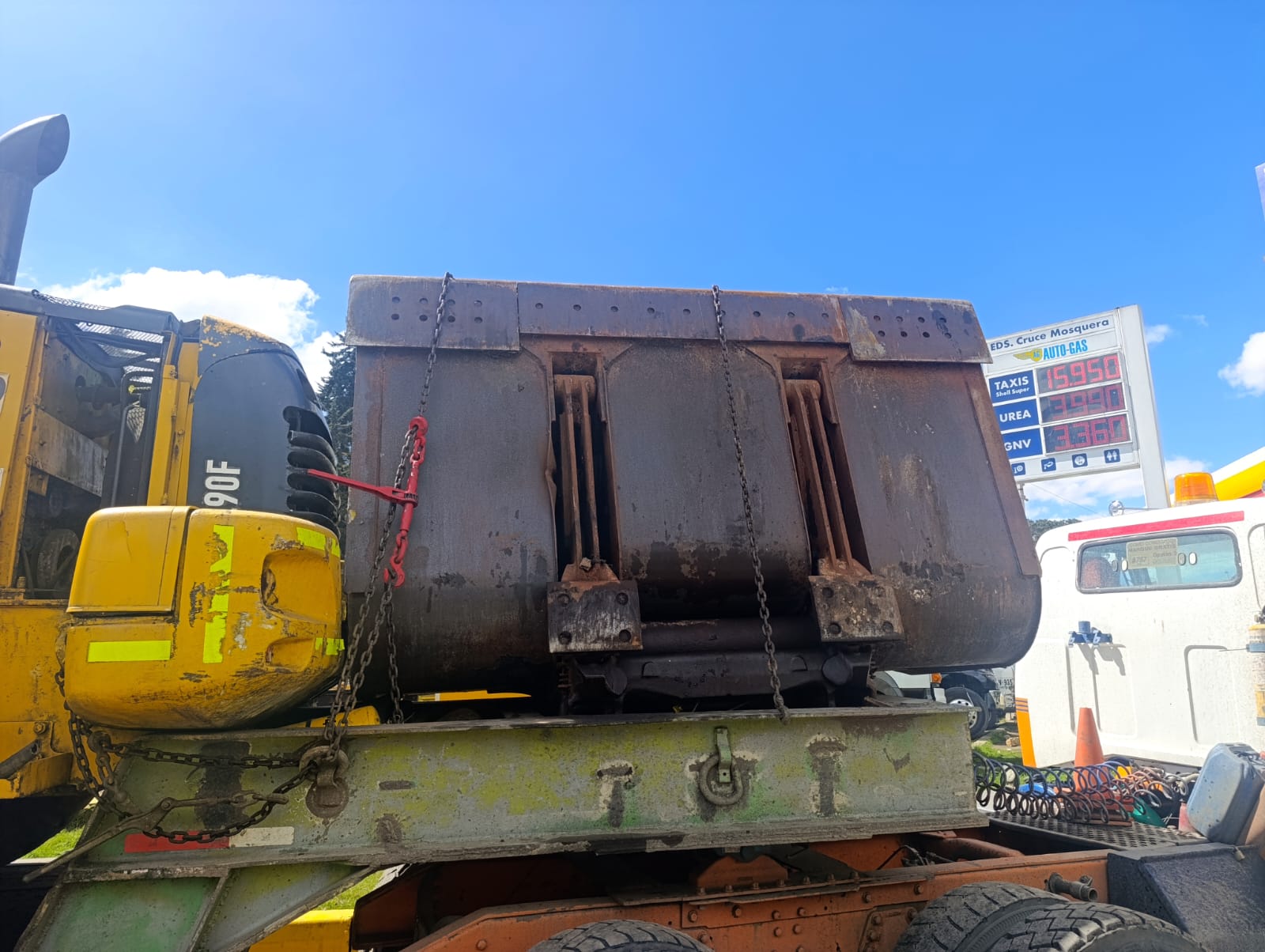 CARGADOR FRONTAL VOLVO LF90F - Image 8