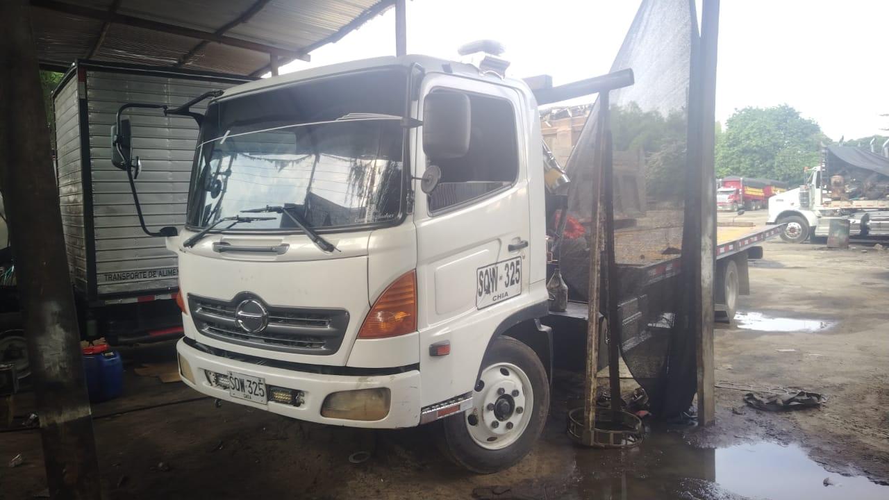 Camion Grúa Hino - Image 2