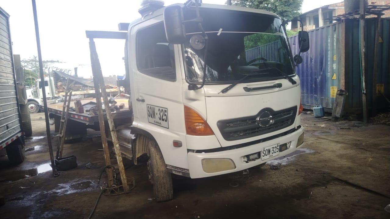 Camion Grúa Hino - Image 3