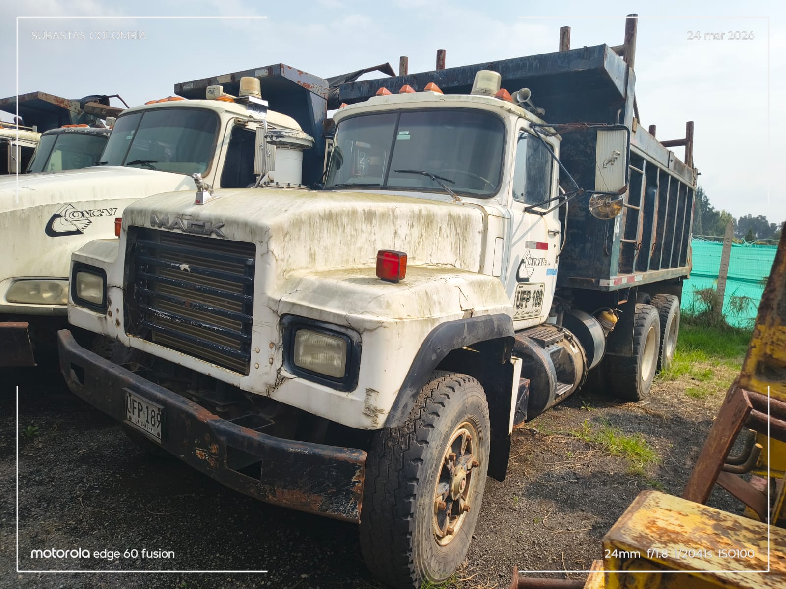 Volqueta mack dt 1995