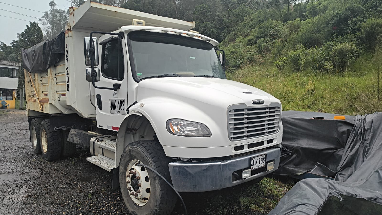 Volqueta freightliner dt