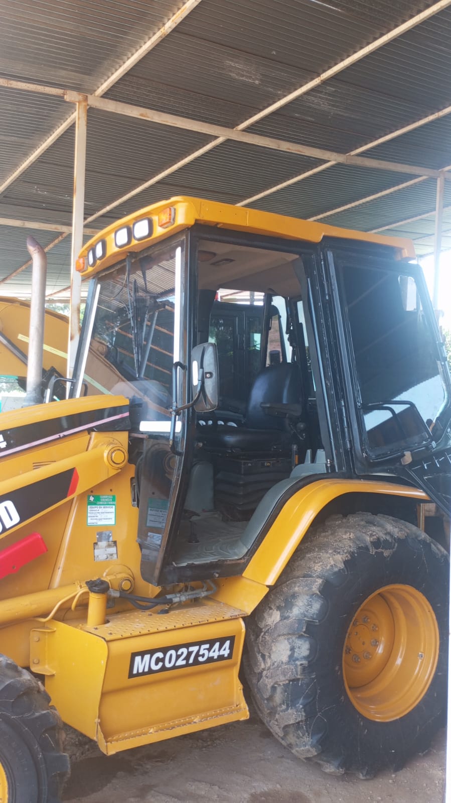 Retroexcavadora cat 420D - Image 5