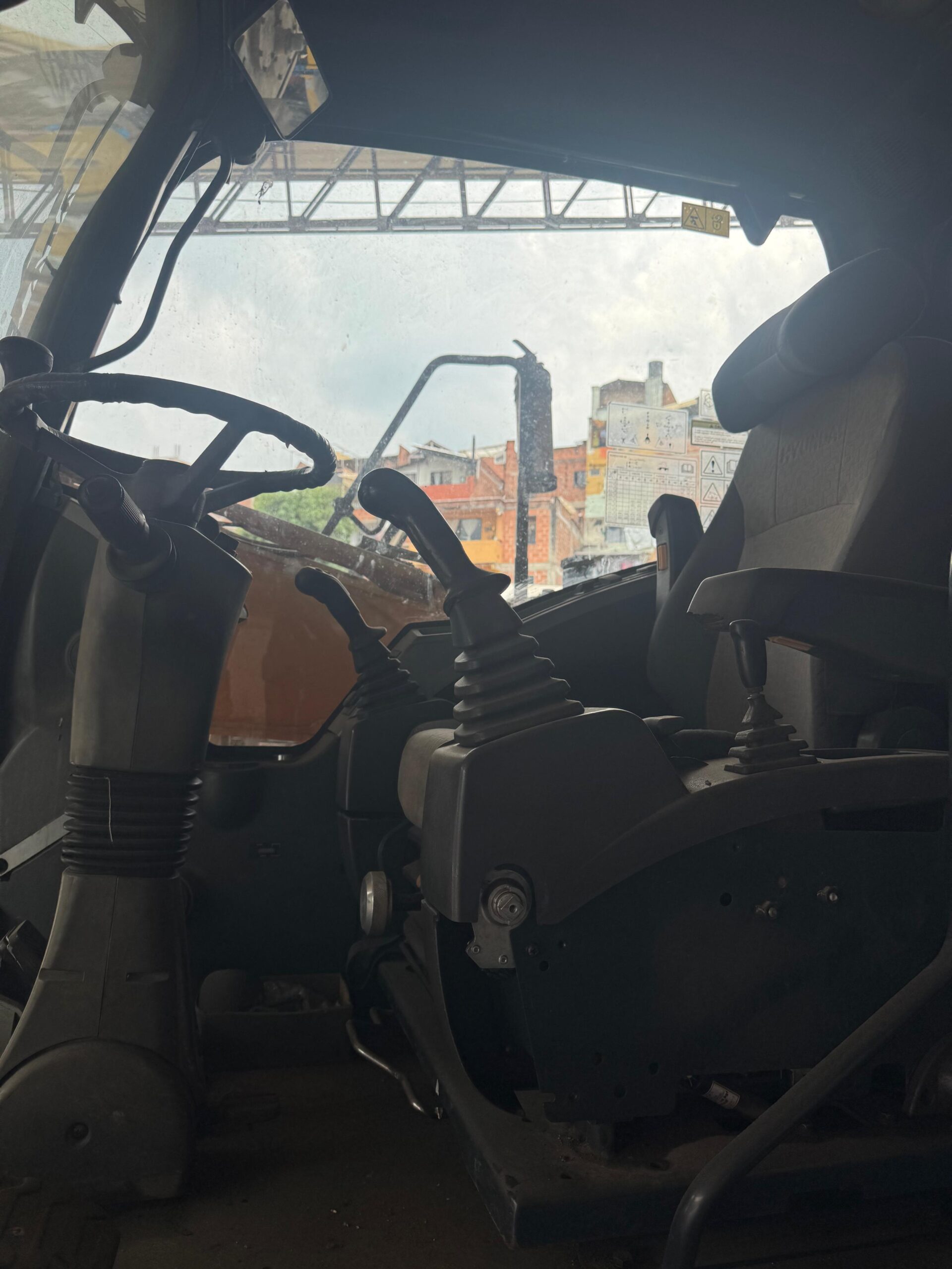 Excavadora de ruedas Hyundai R210W-9S - Image 4