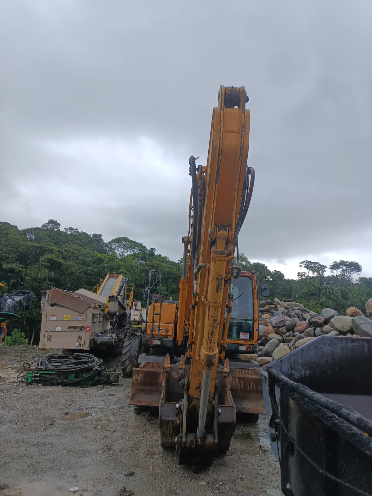 Excavadora sobre ruedas Hyundai R210W-9S - Image 9