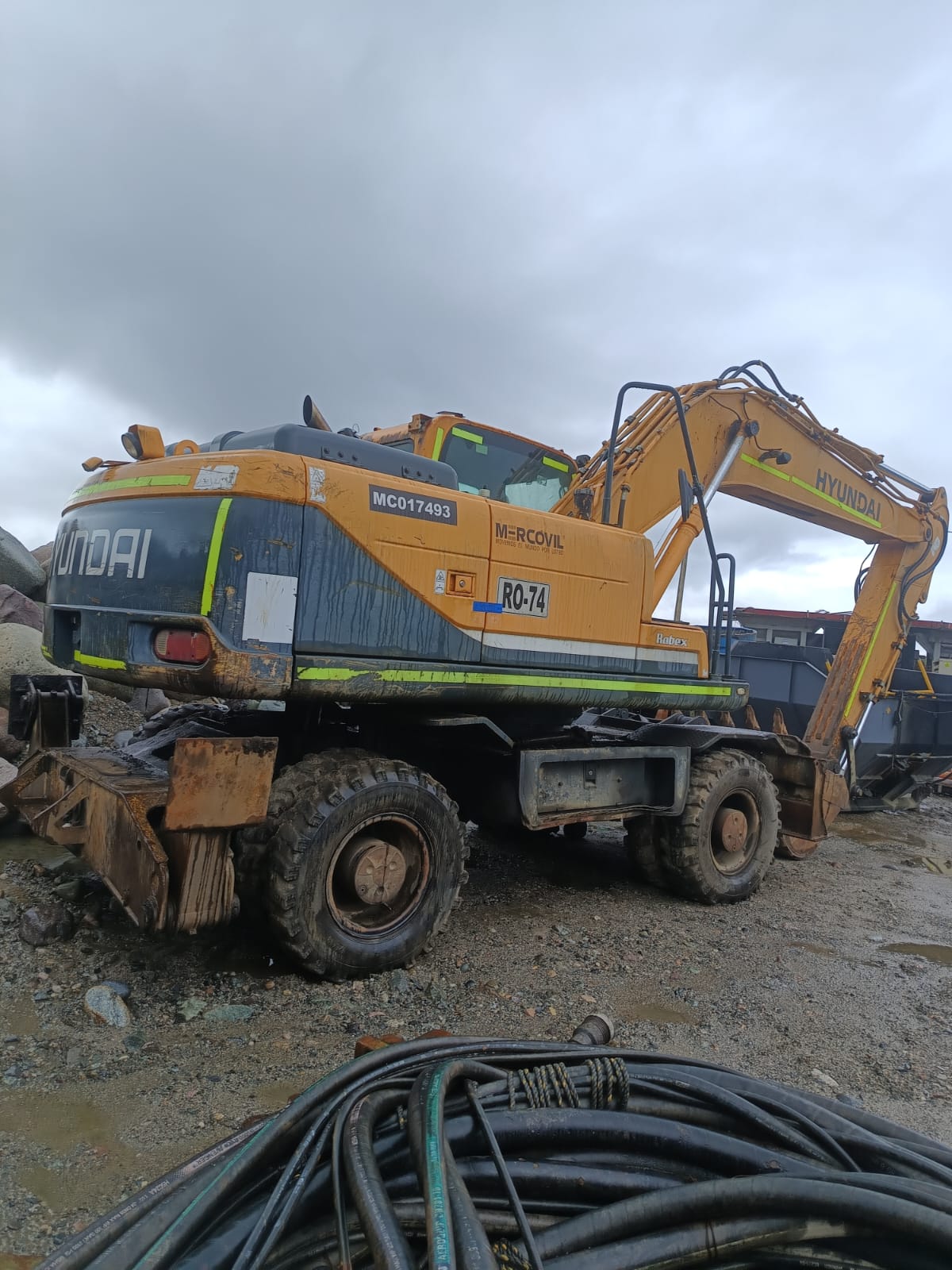 Excavadora sobre ruedas Hyundai R210W-9S
