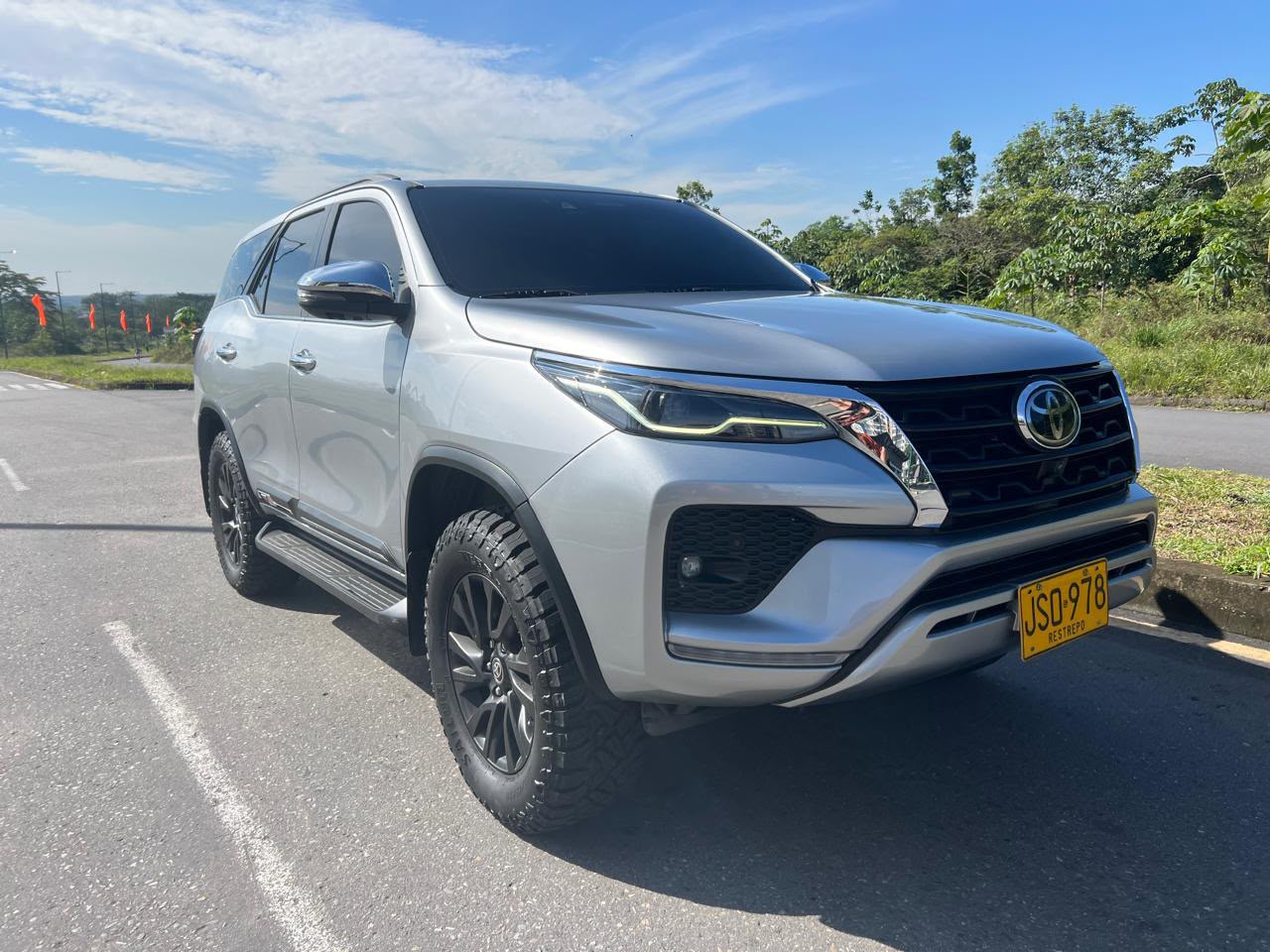 Camioneta fortuner SRV - Image 16