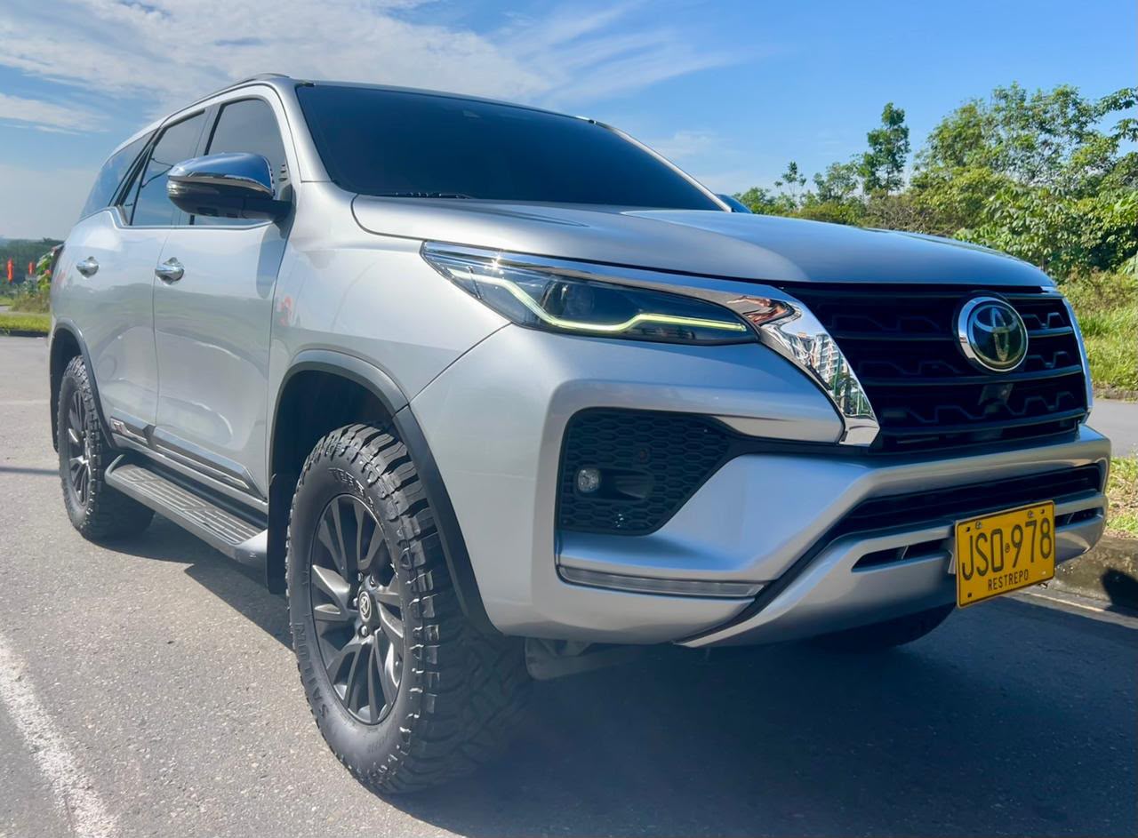 Camioneta fortuner SRV - Image 15