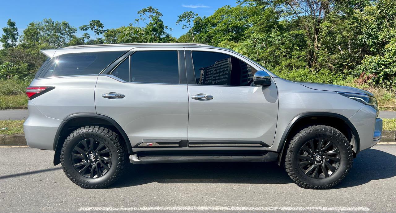 Camioneta fortuner SRV - Image 14