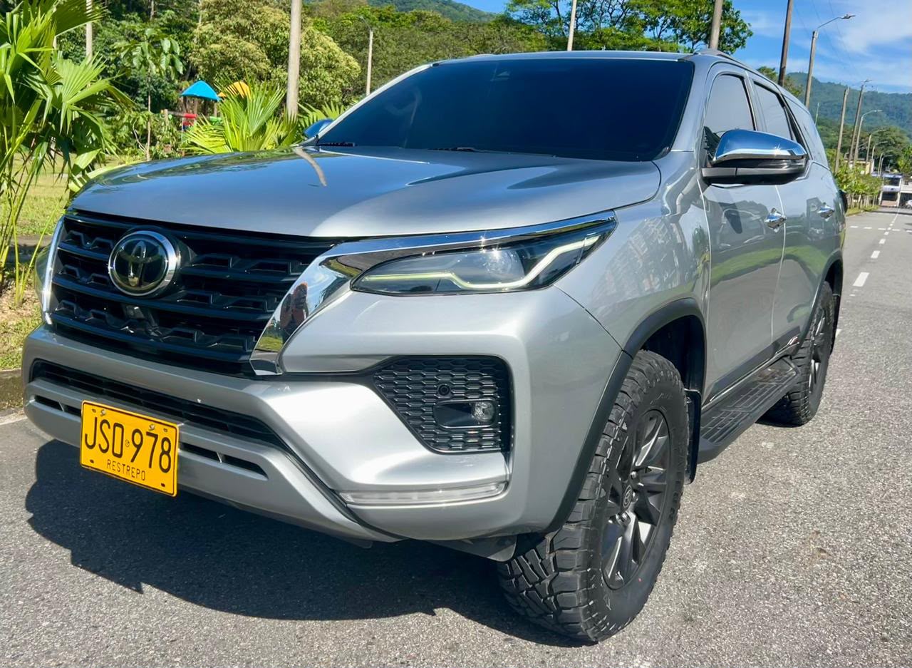 Camioneta fortuner SRV - Image 6