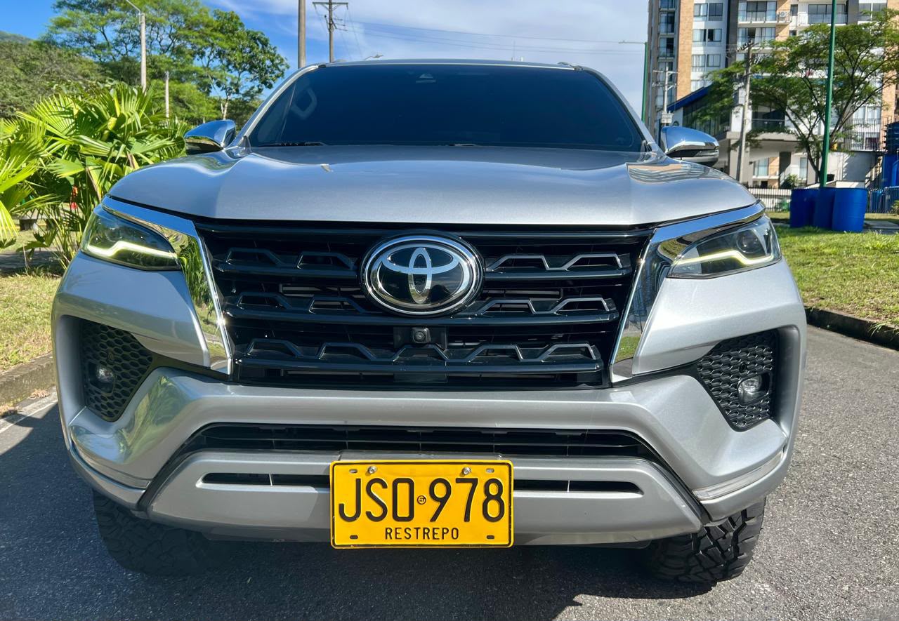 Camioneta fortuner SRV