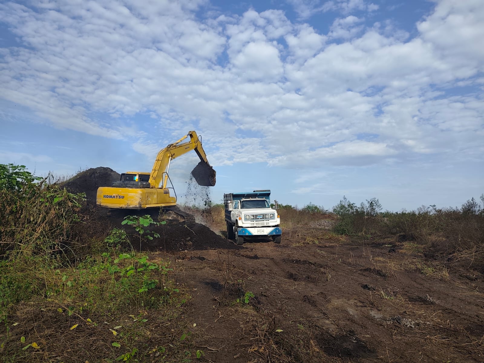 Excavadora Komatsu PC220-7 - Image 5