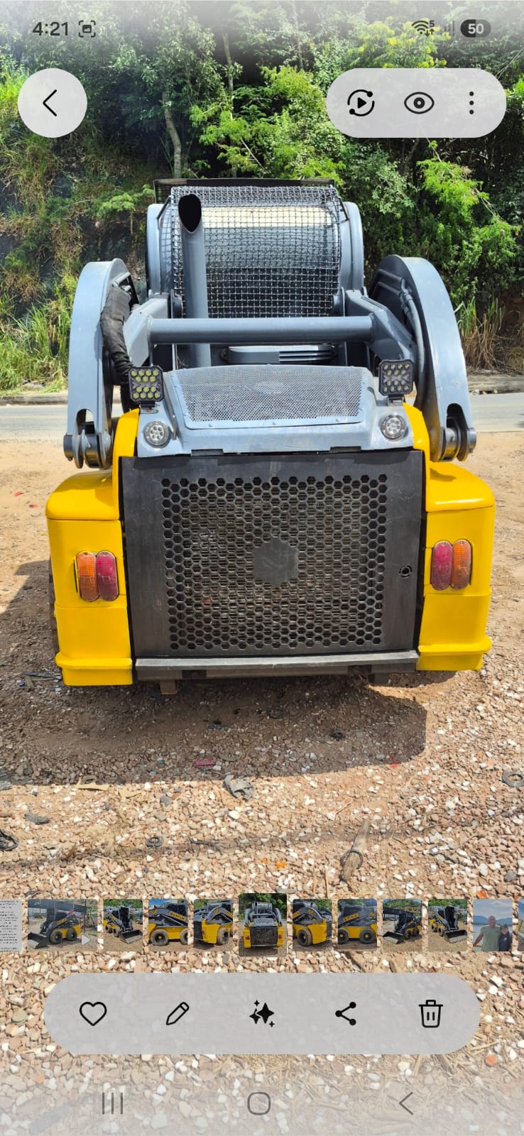 Minicargador New Holland L223 - Image 6