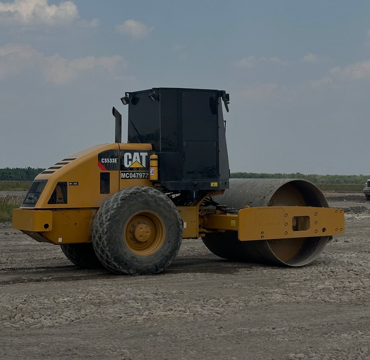 Vibrocompactador CAT CS533E 11 Ton - Image 2