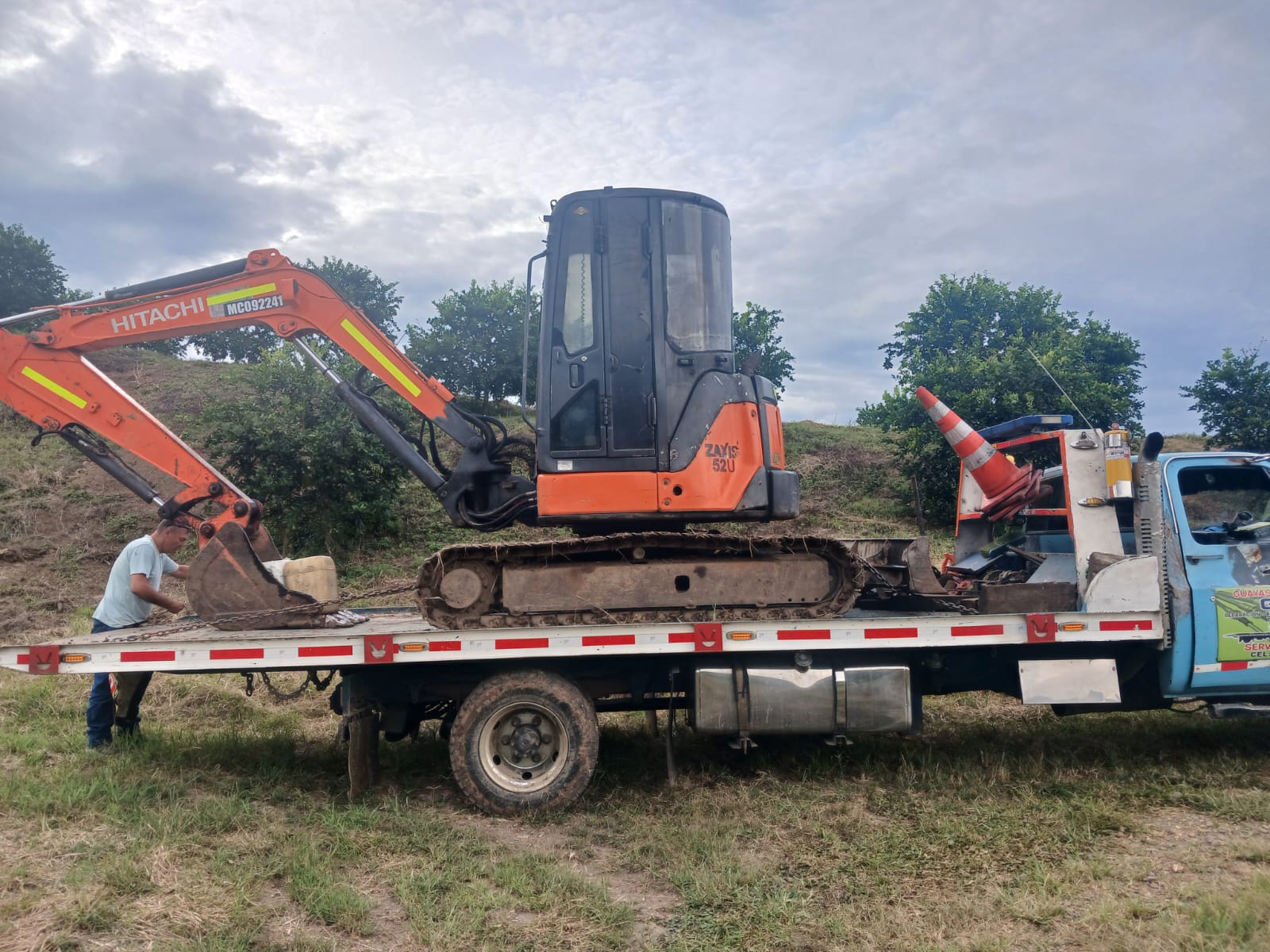Mini-Excavadora Hitachi Zaxis 52U - Image 2