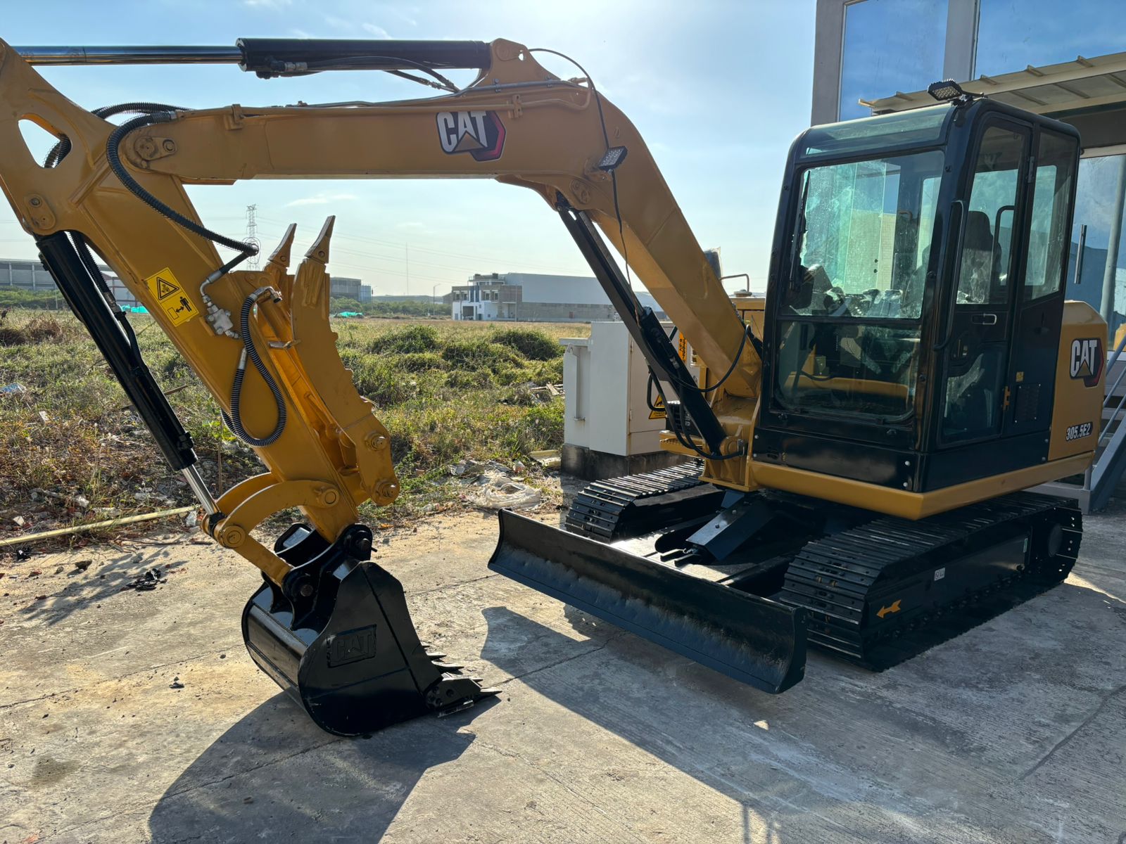 Mini-Excavadora Caterpillar 305.5E2 - Image 3