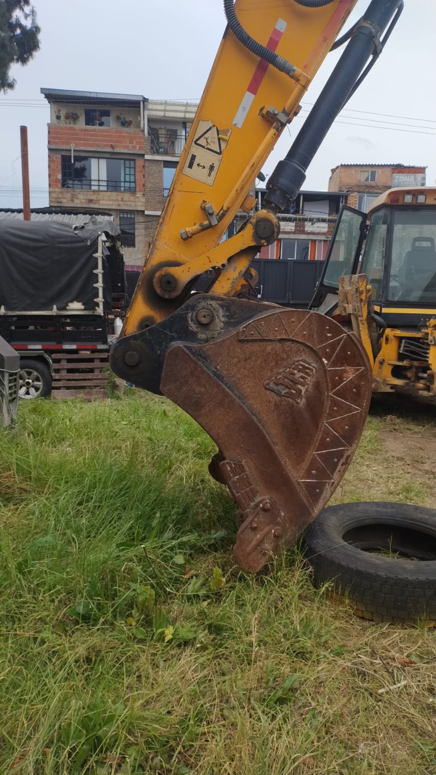 Excavadora JCB JS200LC - Image 5