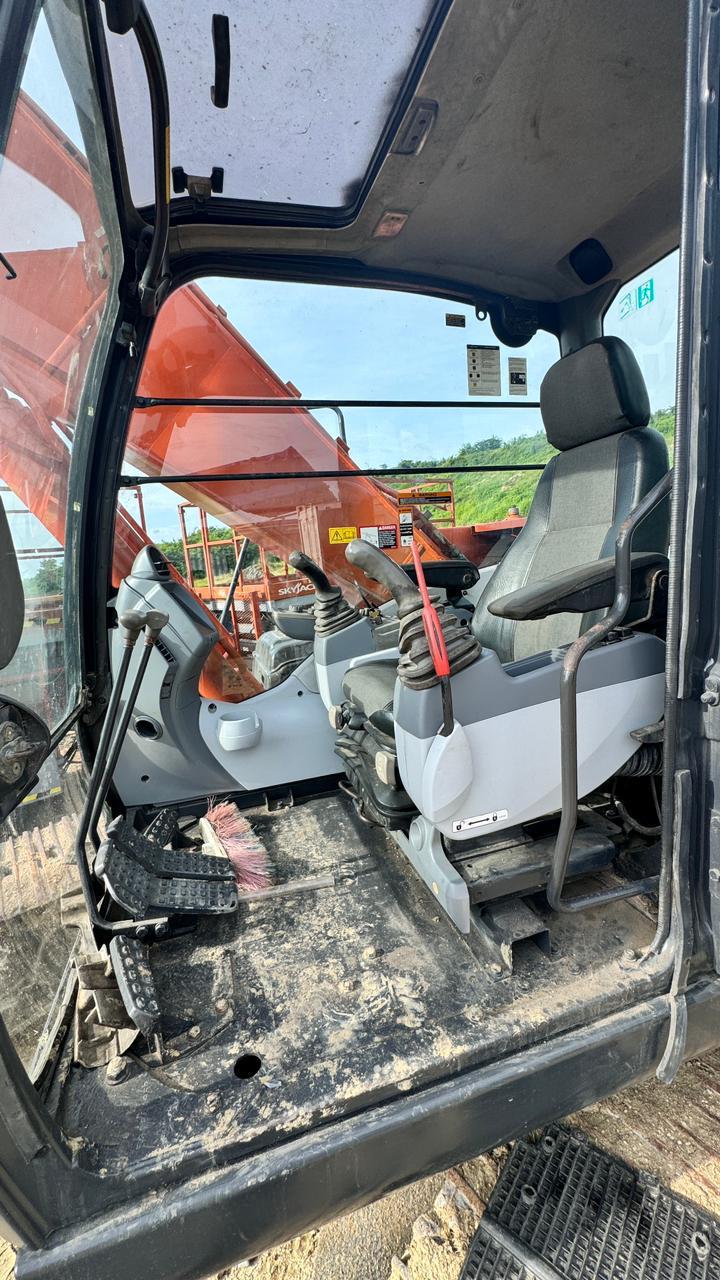 Excavadora Hitachi Zaxis 250LC-5g - Image 7