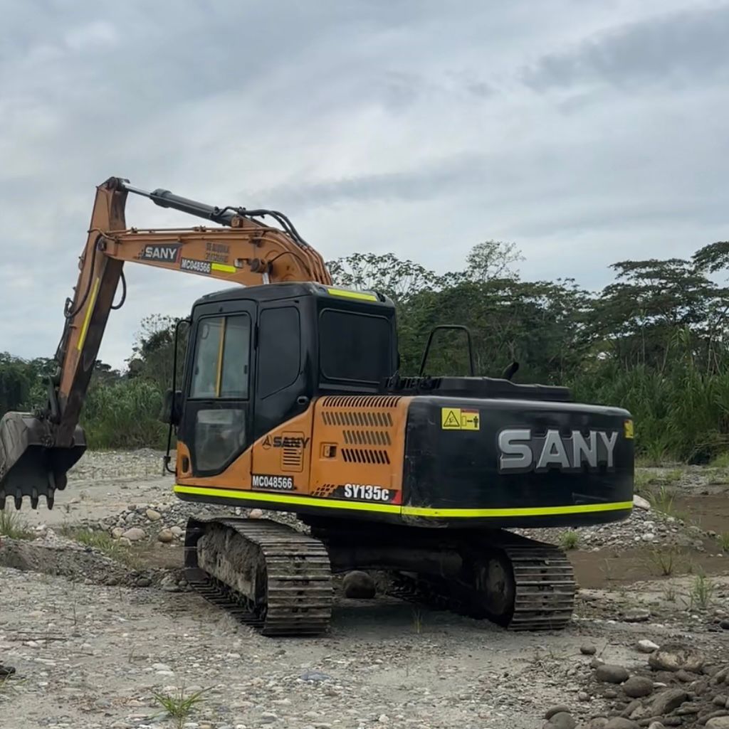 Mini-Excavadora Sany SY135C - Image 2