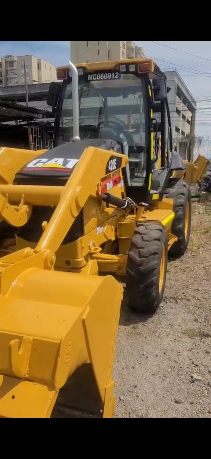 Retroexcavadora Caterpillar 420E - Image 5