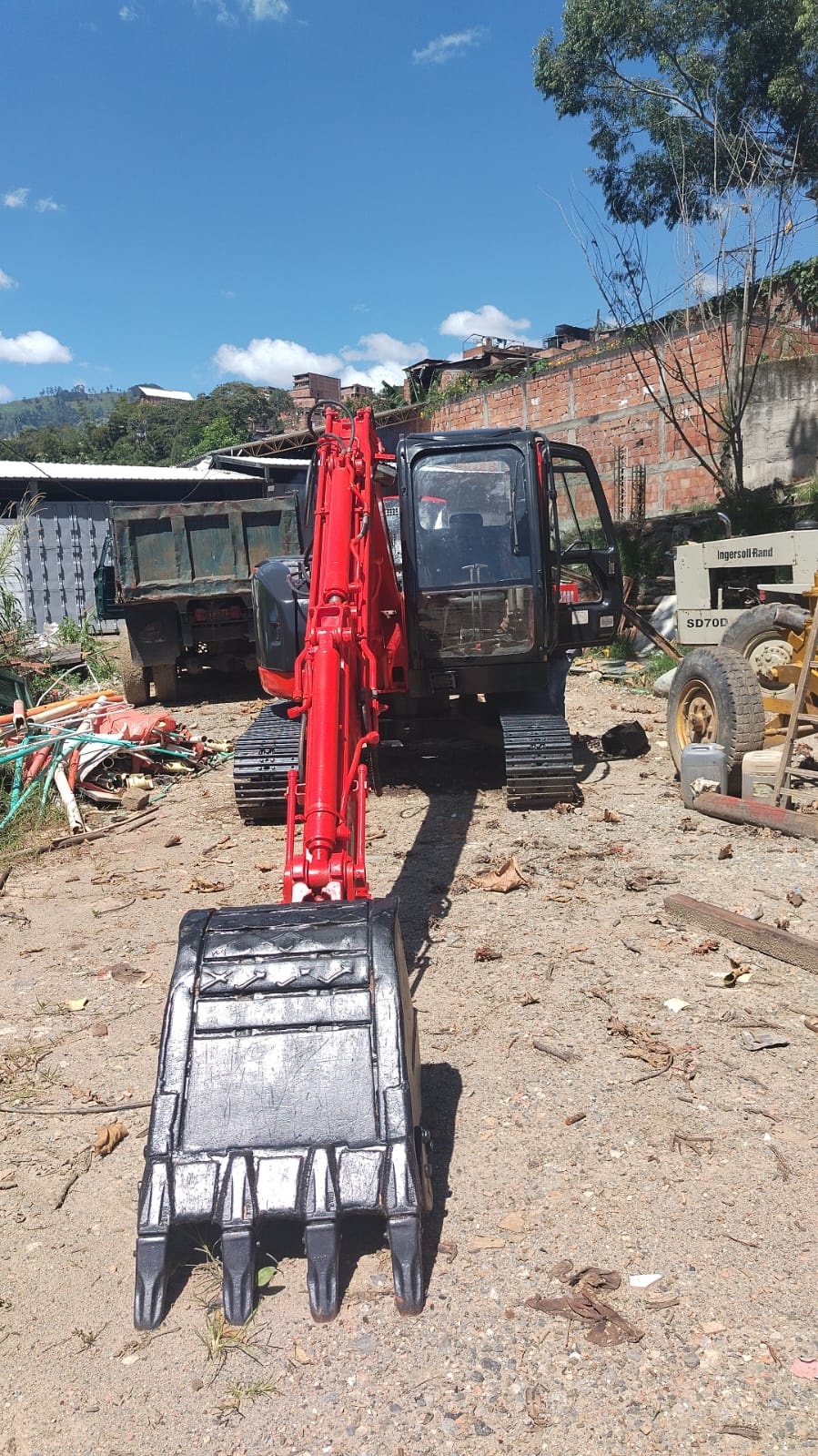 Mini-Excavadora Hitachi 75 - Image 3
