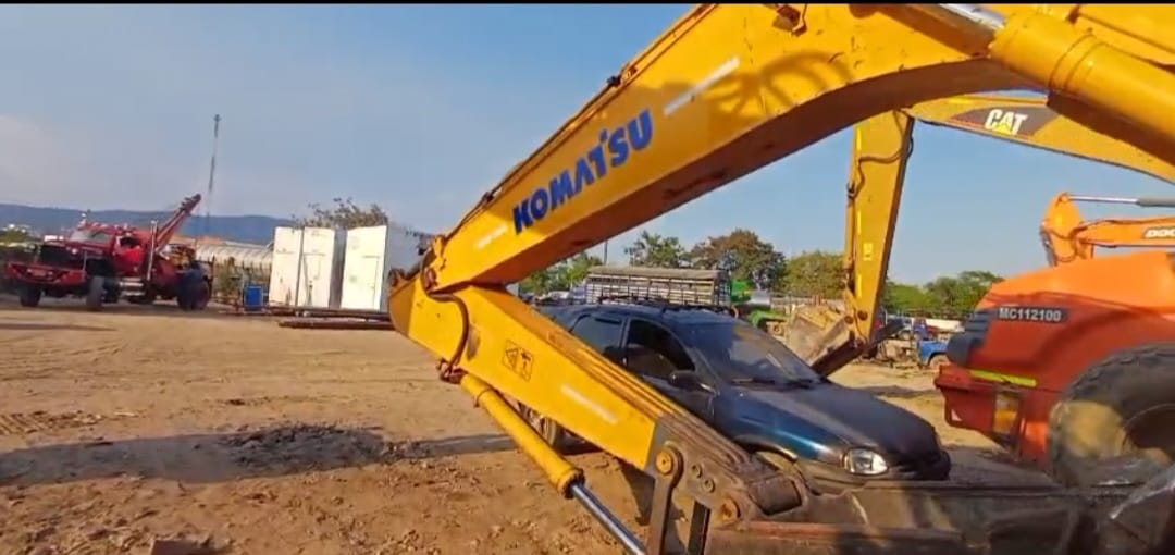 Excavadora Komatsu PC200 - Image 5