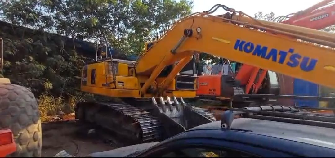 Excavadora Komatsu PC200