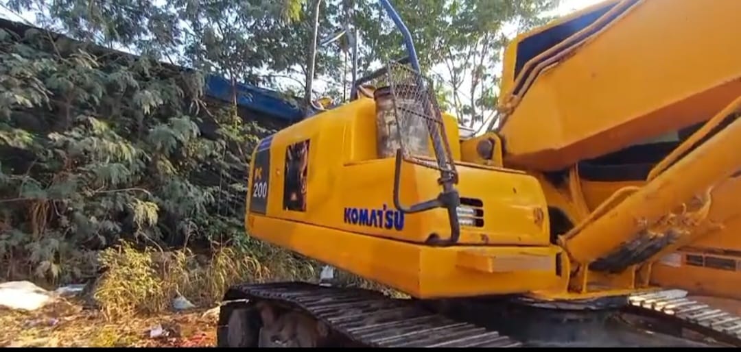 Excavadora Komatsu PC200 - Image 10