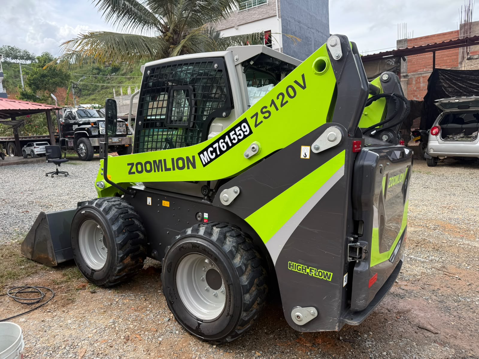 Minicargador Zoomlion ZS090V