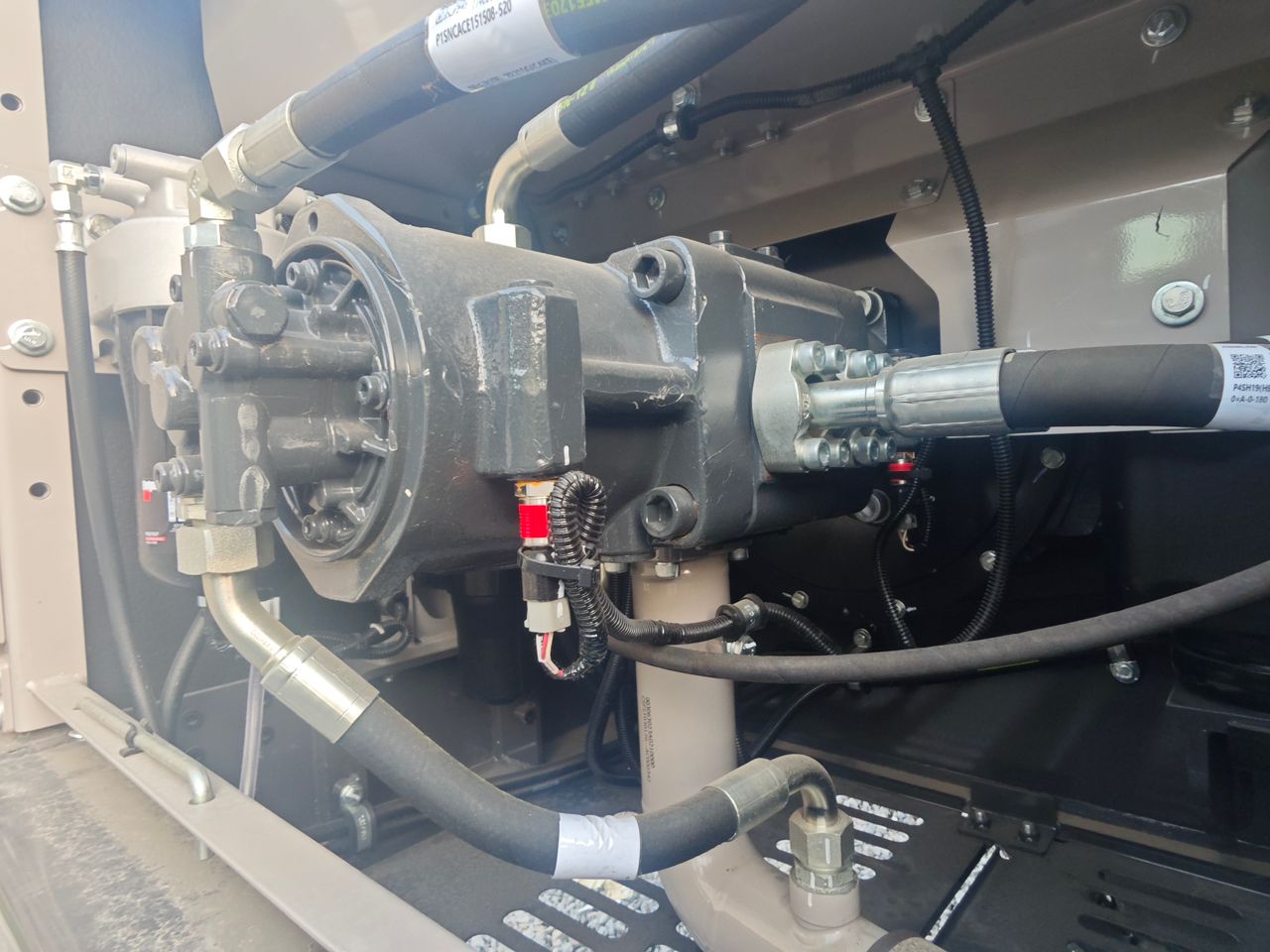 Excavadora Zoomlion ZE215LC - Image 15