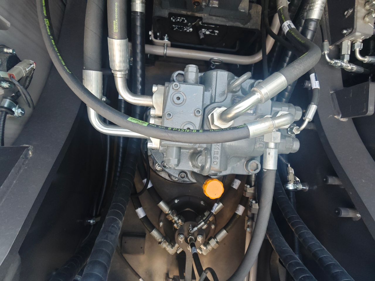 Excavadora Zoomlion ZE215LC - Image 21